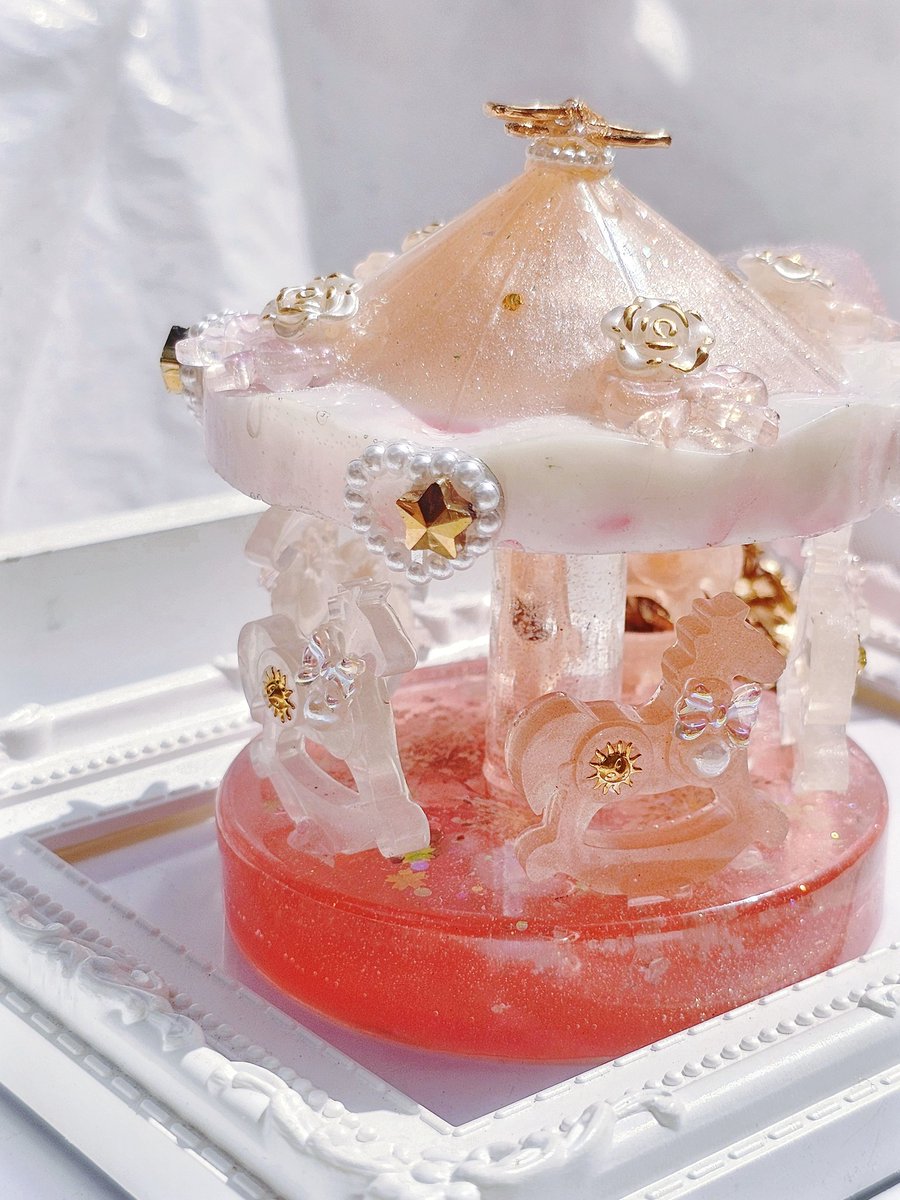 Asterlesin's tweet image. Offering to Lakshmi (3)
ของถวายแด่พระแม่ลักษมีชิ้นที่3ค่ะ ชิ้นนี้ได้โจทย์เป็นม้าหมุนชมพูพาสเทลแบบตะโก๋นล่ะค่ะ เป็นงานชิ้นแรกเลยที่มีหลากหลายชิ้นงานที่ต้องประกอบเย้อมาก 🙆♀️✨️