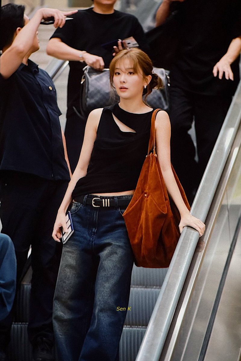 sensible_k's tweet image. 250727 입국 #슬기 #seulgi