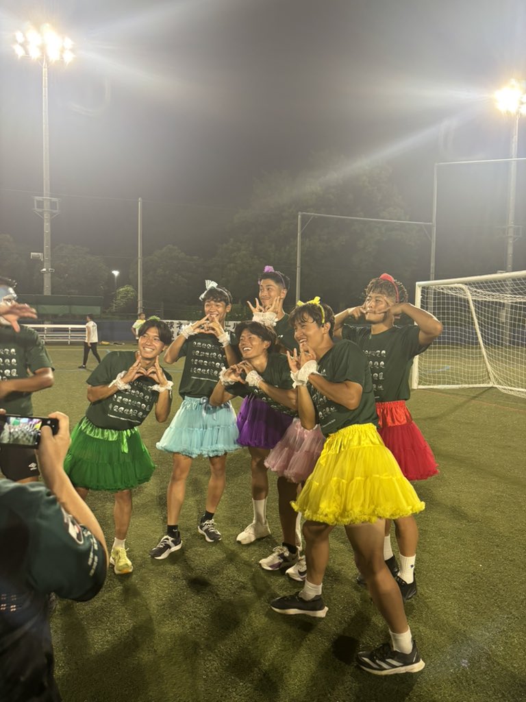 L7rasO's tweet image. ジュビロ磐田のサポーターにかわいい西久保駿介をおすそ分けします😖❤️‍🔥スカートの色がしっかり水色で、1人で舞い上がってた笑 
しゅんちゃんかわいかったーーーーー😭🩵💚❕❕❕

 #SC相模原のファン感2025  #西久保駿介  #ジュビロ磐田