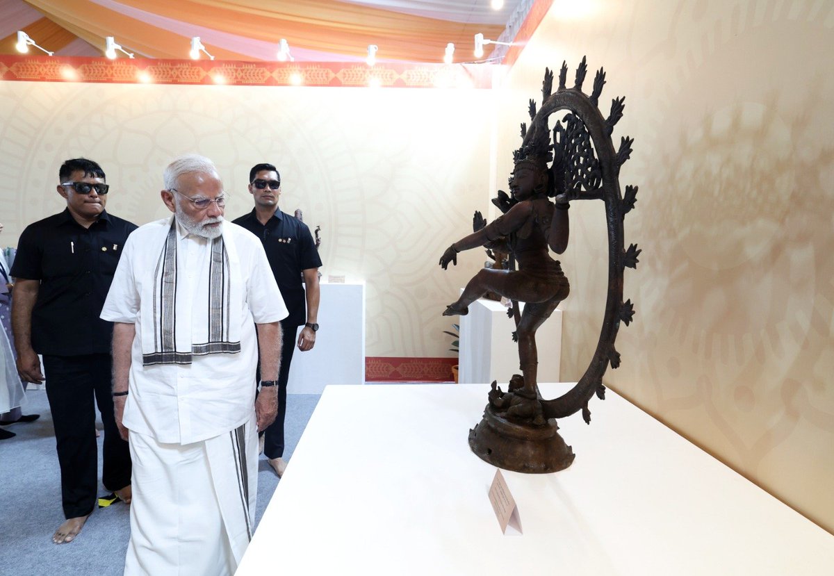 Narendra Modi tweet media