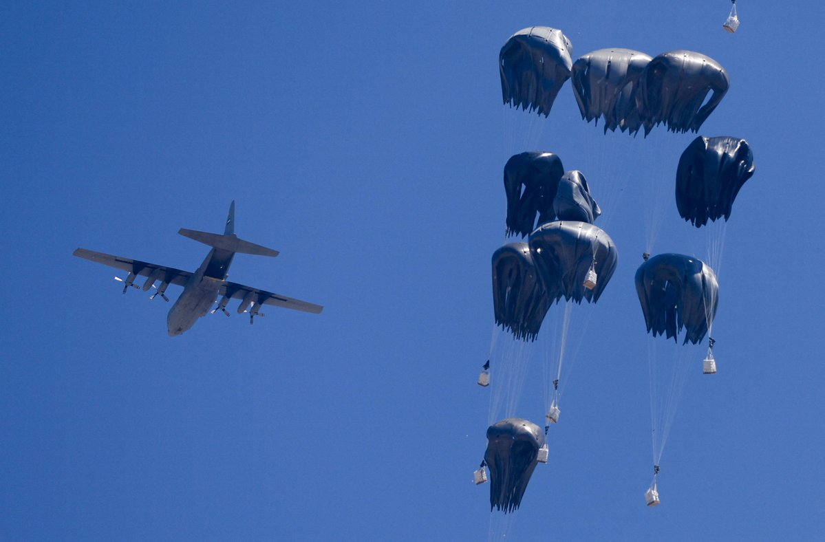 vanguardintel's tweet image. Jordan and the United Arab Emirates parachuted 25 tons of aid into the Gaza Strip on Sunday in their first airdrop in months, a Jordanian official source said.
The official said the air drops were not a substitute for delivery by land