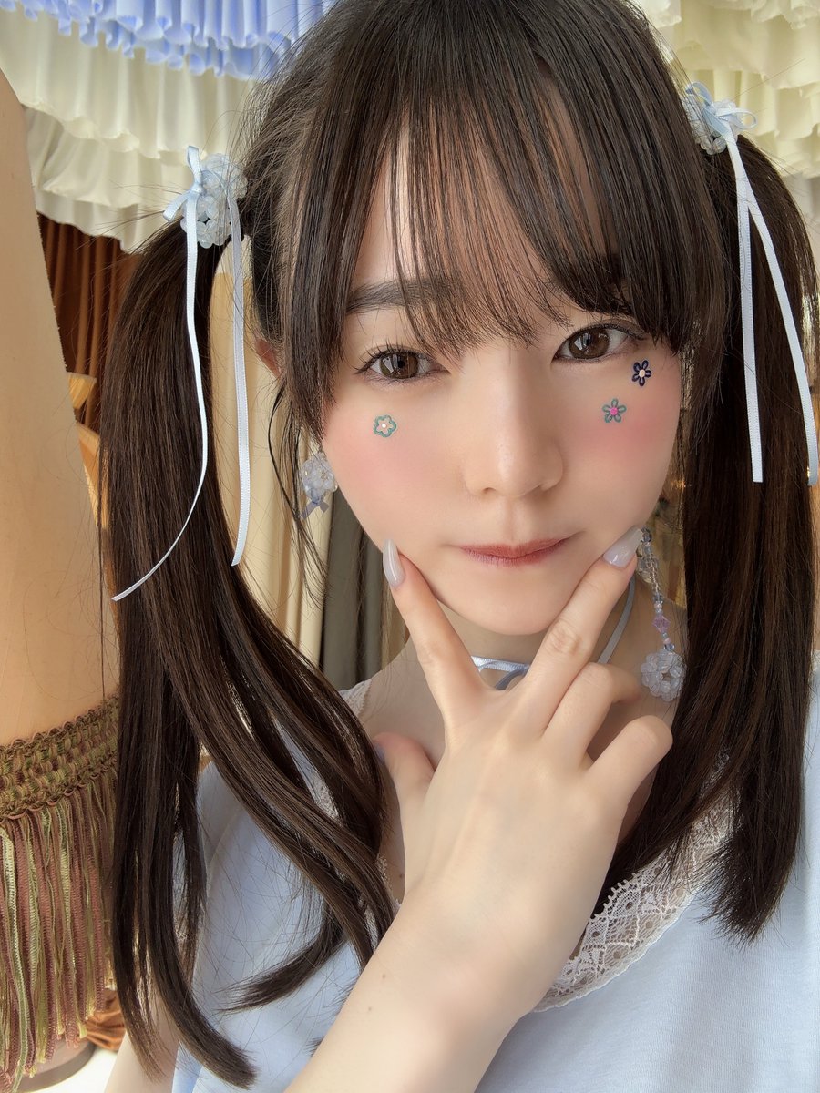 近衛りこさんのエロ画像、2025年07月27日21時33分00秒に投稿