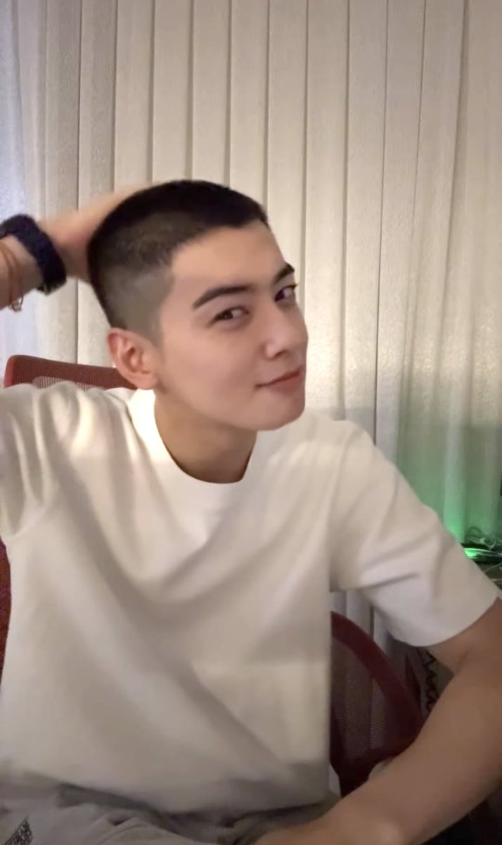 soloveeunwoo's tweet image. อึนอู จะเข้ากรมแล้ว ผมสั้นที่สุดในชีวิตแล้วมั้งเนี่ย ละคือหล่อเกินพี่ หนุ่มตี๋มาก