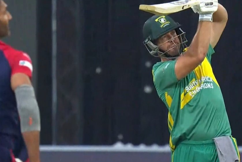 Rcb_Xtra's tweet image. 123(46) vs Australia
116*(51) vs England
63*(30) vs India

This consistency at 232 Sr Rate 🐐