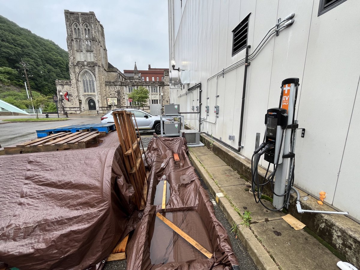 Oil City, Pennsylvania. This disconnected and blocked <a href="/ChargePointnet/">ChargePoint</a> is the only EV charging station in Oil City. 🤔