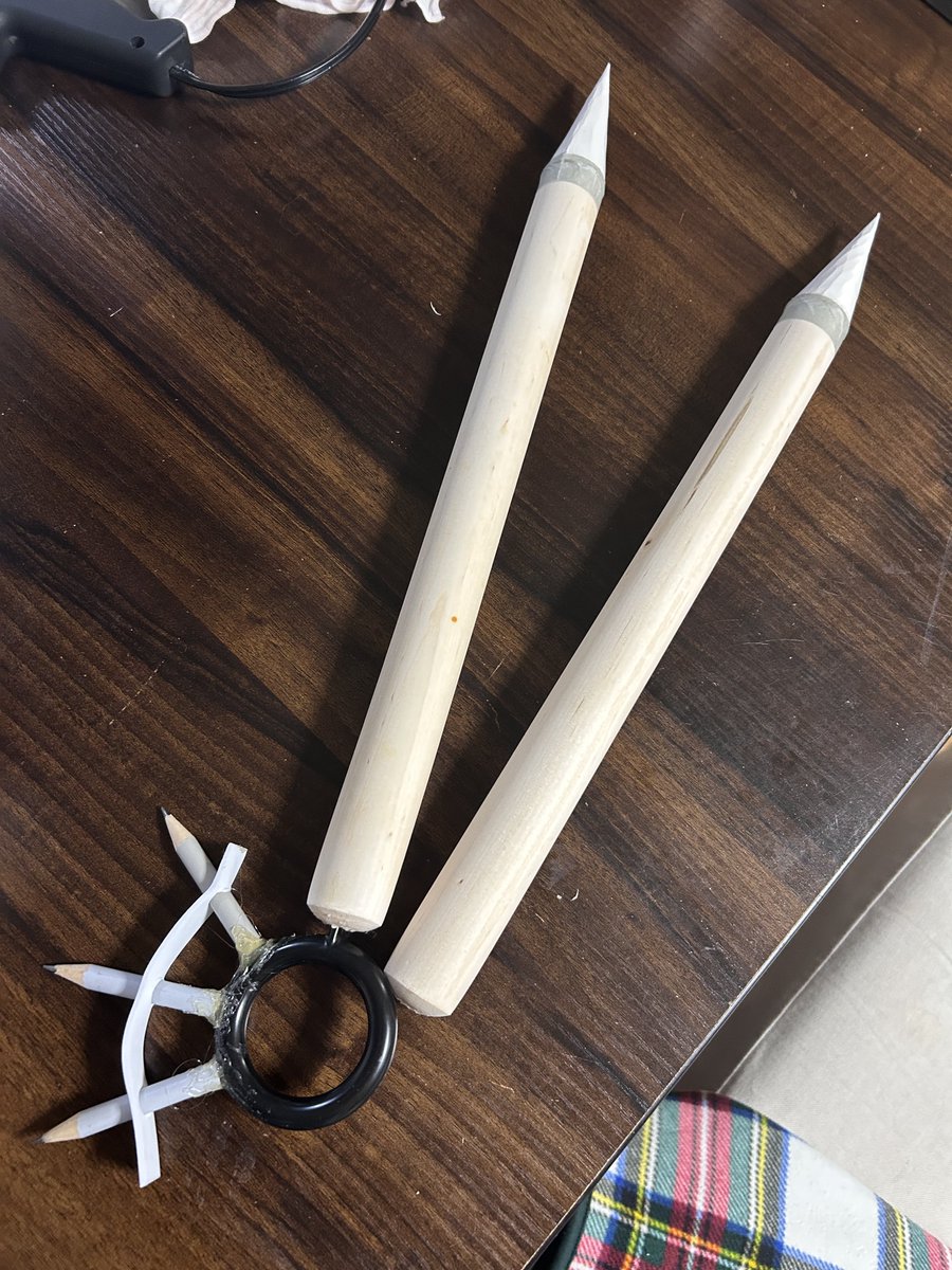 Towadacs's tweet image. 初めてのグルーガン　とわを
