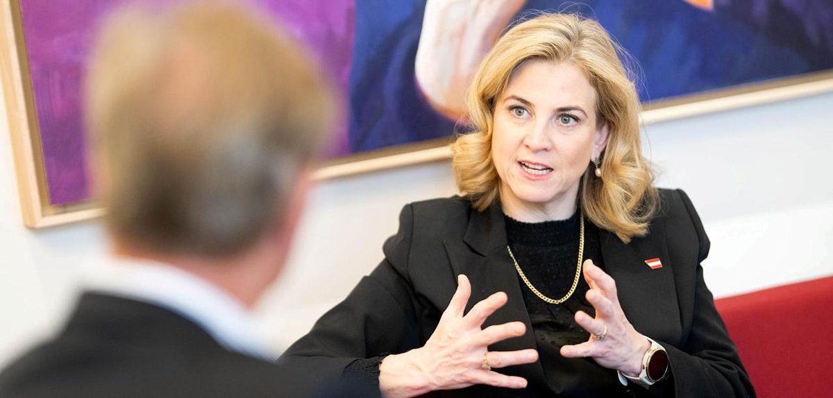 Anton Gerashchenko (@gerashchenko_en) on Twitter photo โ๏ธAustrian Foreign Minister Beate Meinl-Reisinger: neutrality alone can no longer protect Austria. She implied that Austria joining NATO can be a subject for discussion in Austria.
<a href="/BMeinl/">Beate Meinl-Reisinger</a>: One thing is clear: neutrality alone does not protect us. What protects Austria against โ๏ธAustrian Foreign Minister Beate Meinl-Reisinger: neutrality alone can no longer protect Austria. She implied that Austria joining NATO can be a subject for discussion in Austria.
<a href="/BMeinl/">Beate Meinl-Reisinger</a>: One thing is clear: neutrality alone does not protect us. What protects Austria against