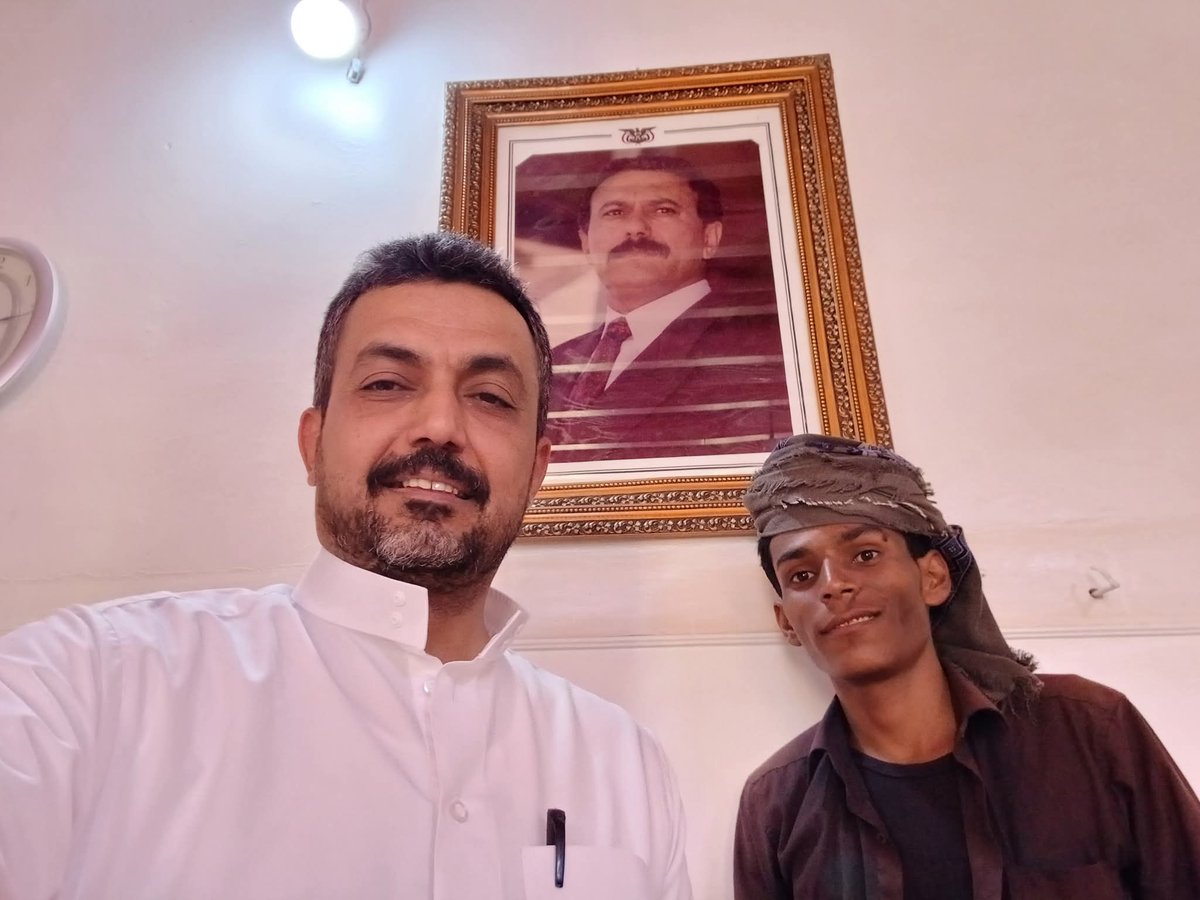 FAISAL_ALBATATI's tweet image. لا نتوقف عند فيلم وثائقي، فالتاريخ أكبر من عدسة وكاميرا. صالح حاضر في وجداننا، وفي ذاكرة اليمن، وسيأتي يوم يتحدث فيه ميدان السبعين بصوت الحقيقة الكاملة. الوفاء اليوم أن نعود لشعبنا ووطننا الذي افتداه الشهداء بدمائهم. فالمعركة لم ولن تنتهي إلا باستعادة الدولة والجمهورية.