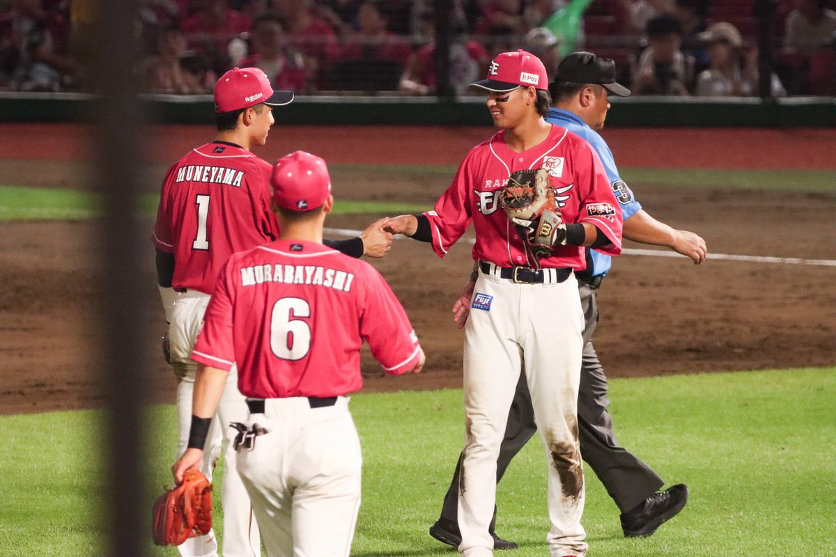 Ou8M2's tweet image. 2025.07.27(楽天モバイルパーク)

ハンドシェイク、今年は宗山くんとやるのね☺️🤝
#RakutenEagles #楽天イーグルス
#黒川史陽 #宗山塁