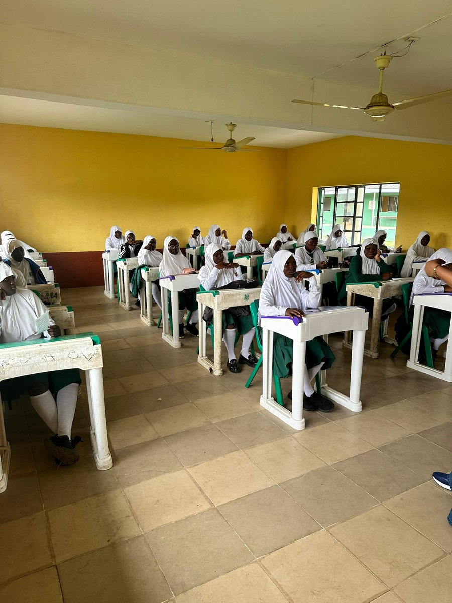 path4herhq's tweet image. On Thursday, we made history again.💃🏼🎉

@path4herhq empowered Ansar-ud-deen Grammar School girls to own their tech journey. 
it&apos;s a movement that Path4Her is proud to be part of!
What state do you think we’ll go to next? 🤔
 #GirlsInTech #Tech4Her #Path4Her&quot;