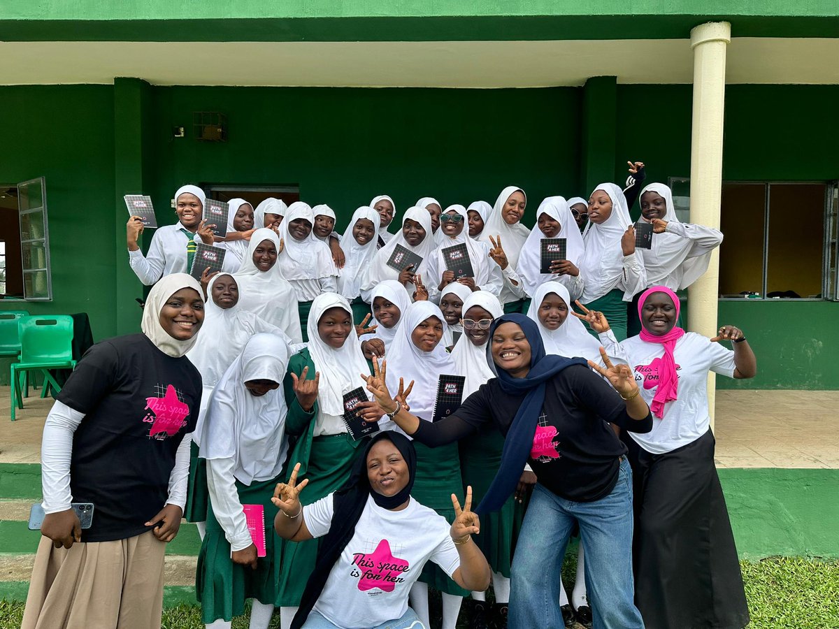 path4herhq's tweet image. On Thursday, we made history again.💃🏼🎉

@path4herhq empowered Ansar-ud-deen Grammar School girls to own their tech journey. 
it&apos;s a movement that Path4Her is proud to be part of!
What state do you think we’ll go to next? 🤔
 #GirlsInTech #Tech4Her #Path4Her&quot;