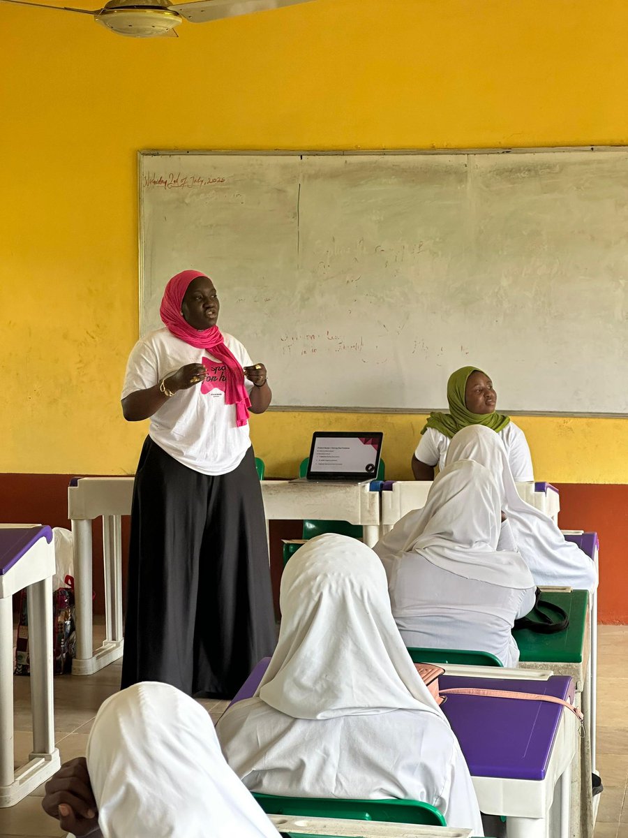 path4herhq's tweet image. On Thursday, we made history again.💃🏼🎉

@path4herhq empowered Ansar-ud-deen Grammar School girls to own their tech journey. 
it&apos;s a movement that Path4Her is proud to be part of!
What state do you think we’ll go to next? 🤔
 #GirlsInTech #Tech4Her #Path4Her&quot;