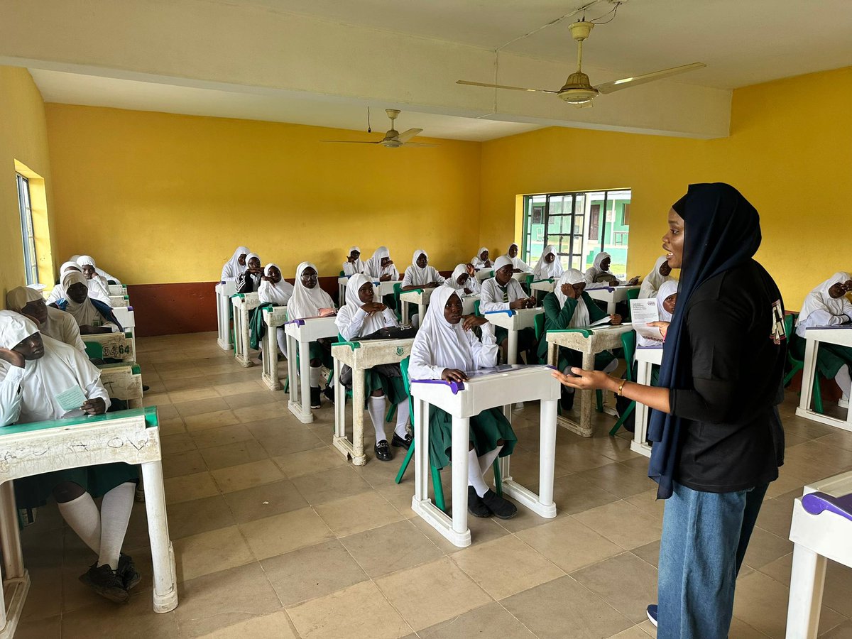 path4herhq's tweet image. On Thursday, we made history again.💃🏼🎉

@path4herhq empowered Ansar-ud-deen Grammar School girls to own their tech journey. 
it&apos;s a movement that Path4Her is proud to be part of!
What state do you think we’ll go to next? 🤔
 #GirlsInTech #Tech4Her #Path4Her&quot;