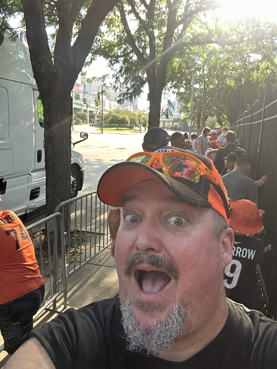 JeffATrennepohl's tweet image. In line ready for #Bengals training camp