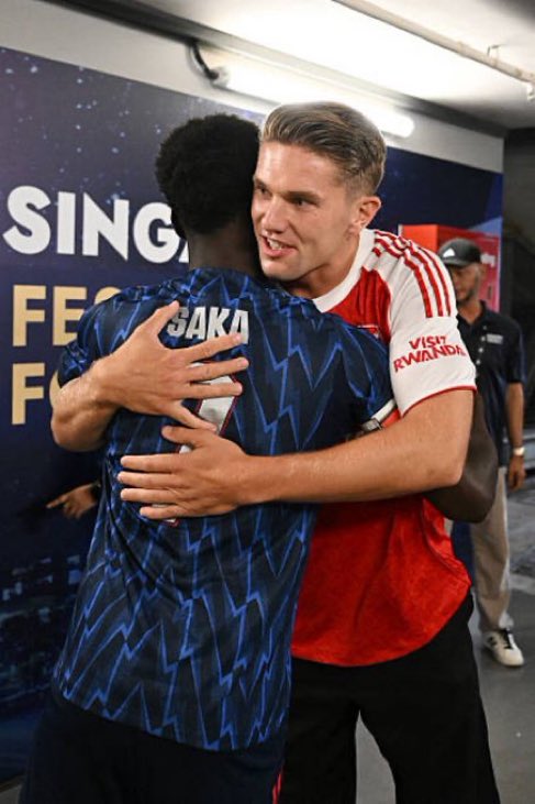 RurekyeraG's tweet image. Gyokeres meeting Starboy Saka in Singapore 

#GoalMachine