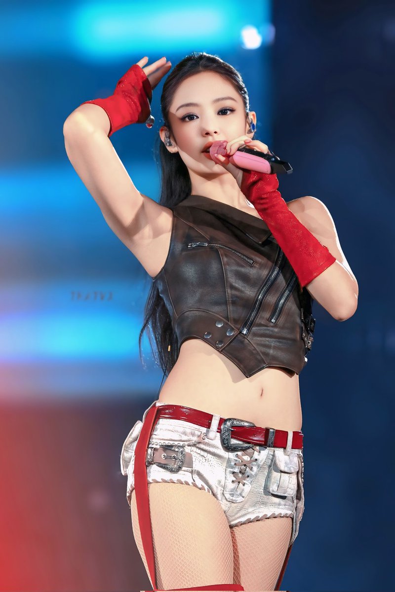 glowbyjennie's tweet image. #JENNIE PERFECT FACE CUTE EYES 🥹
#JENNIEDEADLINENEWYORK