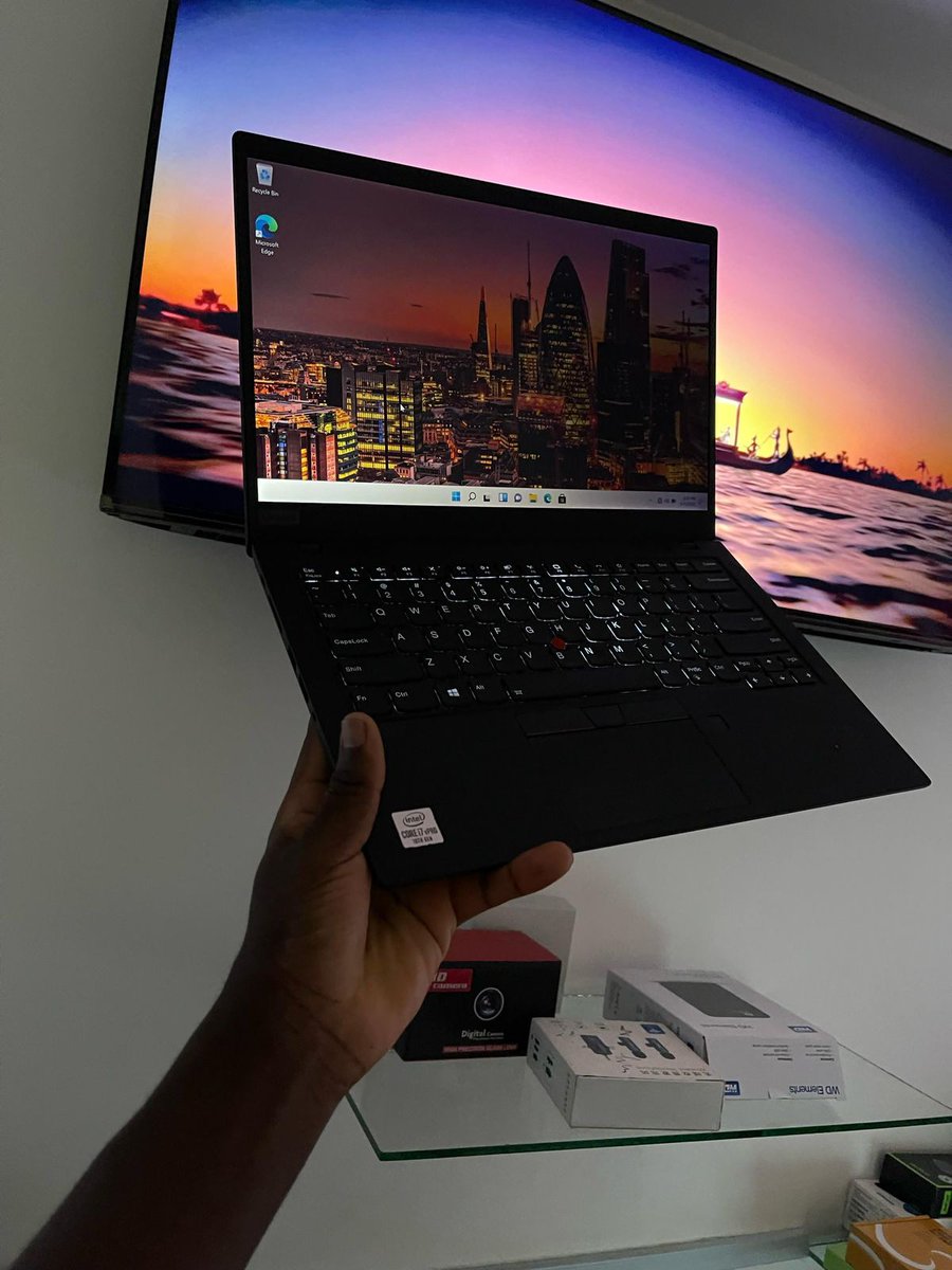 ecbtechnologies's tweet image. Lenovo X1 Carbon 10th Gen
🔹Processor Intel core i7
🔹Windows 11Pro + Ms Office
🔹Storage 512GB SSD
🔹Memory 16GB RAM
🔹Speed upto 4.00GHZ
🔹Intel Iris Xe Graphics
🔹Screen size 14” FHD
🔹Selling Price Ksh.57,000
🔹Gift Bag+Oraimo earphones
📞0717040531
📍Iconic Business plaza…
