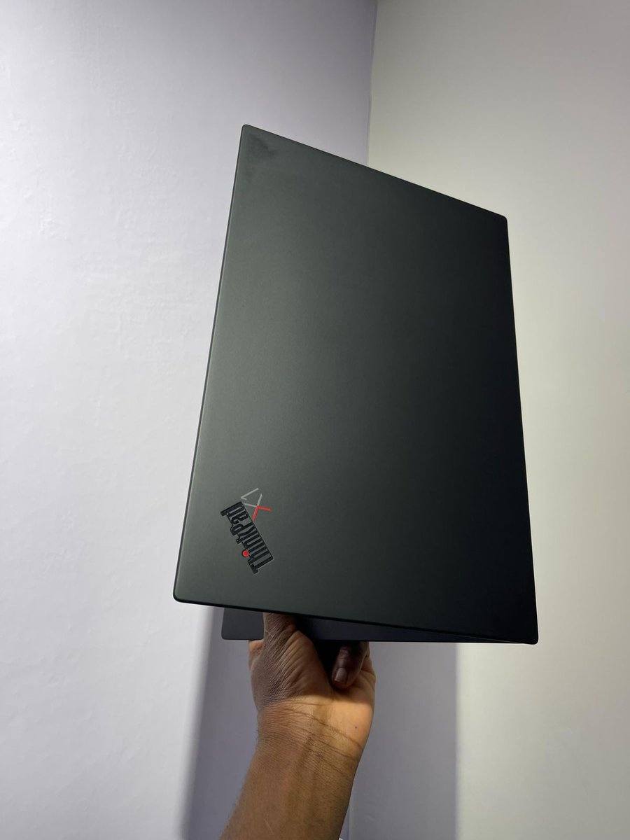 ecbtechnologies's tweet image. Lenovo X1 Carbon 10th Gen
🔹Processor Intel core i7
🔹Windows 11Pro + Ms Office
🔹Storage 512GB SSD
🔹Memory 16GB RAM
🔹Speed upto 4.00GHZ
🔹Intel Iris Xe Graphics
🔹Screen size 14” FHD
🔹Selling Price Ksh.57,000
🔹Gift Bag+Oraimo earphones
📞0717040531
📍Iconic Business plaza…