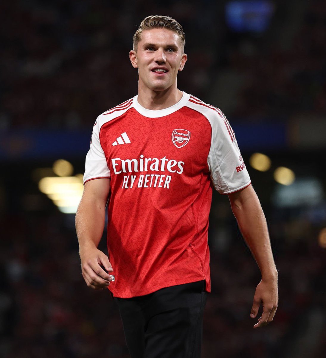 ArsenalFansFR's tweet image. 👋🇸🇪