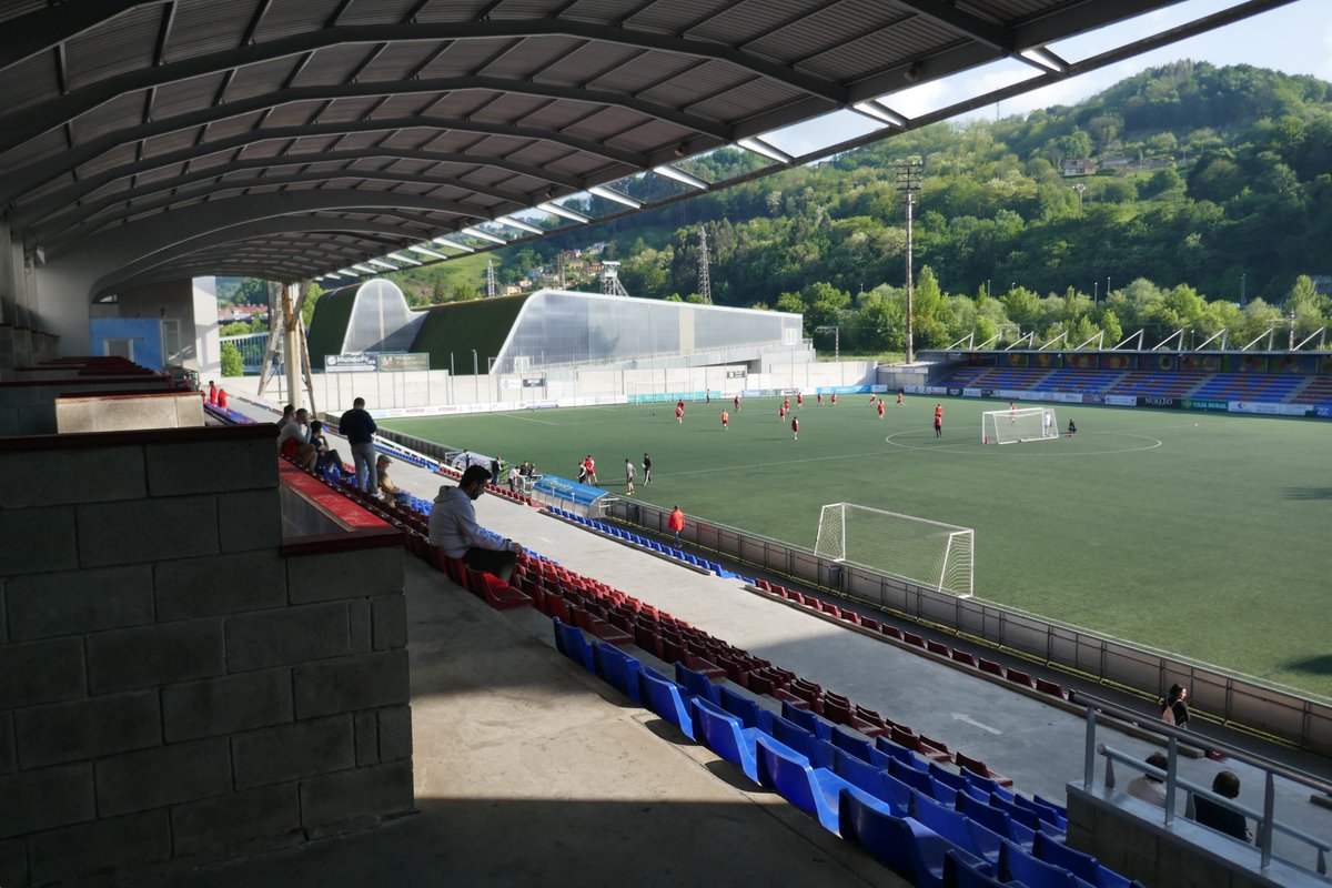 De_Dwarslat's tweet image. #MondayMural
Estadio Ganzábal - UP Langreo.
#groundhopping #langreo 🇪🇸