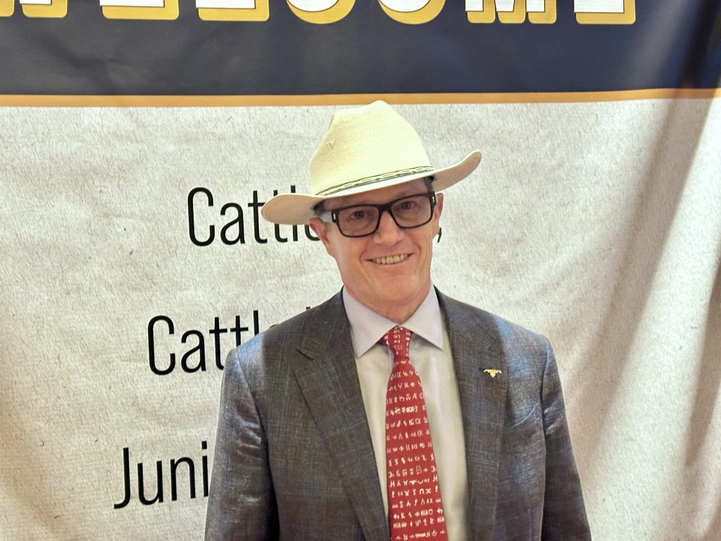 Ron_on_RON's tweet image. Ford Drummond Follows Dad’s Footsteps as He Becomes President of the Oklahoma Cattlemen’s Association dlvr.it/TM7x3s