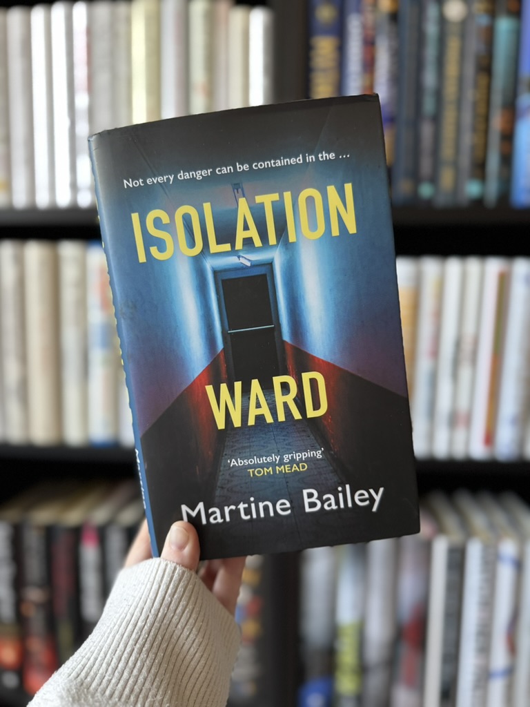 secret_bookblog's tweet image. ✨✨ NEW BOOK-MAIL ✨✨
This week, I was thrilled to receive a special delivery of book mail—all from the incredible @AllisonandBusby
It's always exciting to get my hands on new reads, and these editions are stunning.
The books are:
💌Bitter Greens by @KateForsyth
💌Isolation…