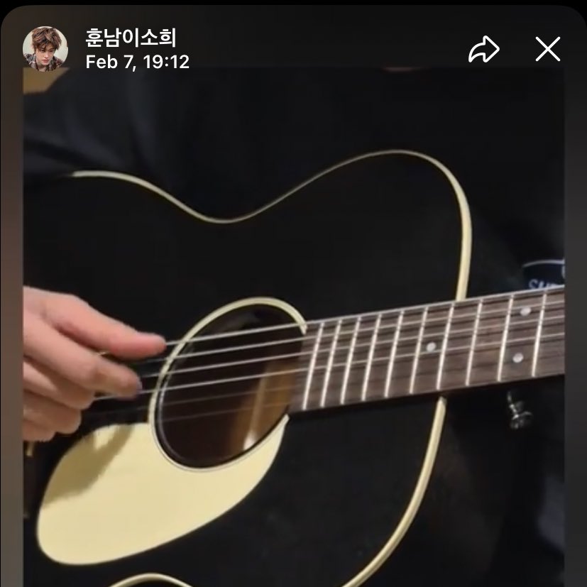 sohianyong's tweet image. หน้าแบบนี้เลยปะที่มาเล่นกีตาร์ให้โซฮีฟังที่ห้องวันนั้น