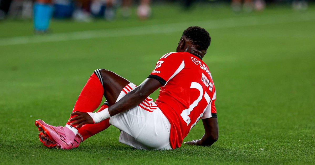 TribunaExpresso's tweet image. Bruma sofreu rotura completa do tendão de Aquiles e será baixa prolongada no Benfica tribuna.expresso.pt/benfica/2025-0…