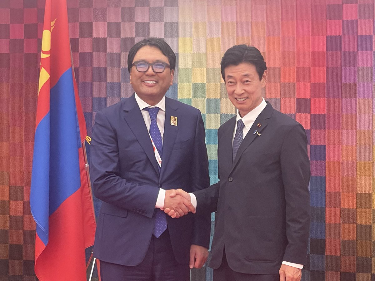 nishy03's tweet image. 万博でモンゴルのナショナルデーイベントがあり、友好議連の会長代理として、ドルジハンド副首相、ナイダラー議員と懇談しました。資源国モンゴルは中露に挟まれる中、第三の隣国として日本との関係を重視し、唯一のEPA(経済連携協定)を日本と結んでます。投資・人材交流など関係強化を共有しました。