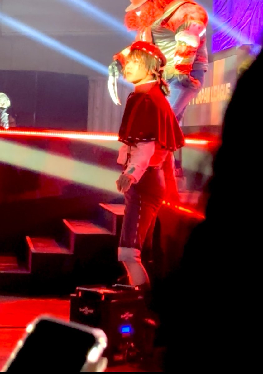 pirates_iden5's tweet image. s席からの長め最高
動画からの切り抜きだけど綺麗に写ってた隠者とあまり綺麗に撮れなかったけど推し
#第五人格DigDigSeven #第五人格7周年　#第五人格7周年おめでとう