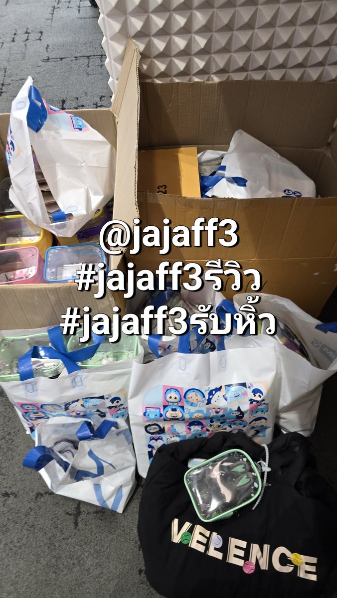 jajaff3's tweet image. อัพเดทรอบหิ้ว #มหกรรมนิยายนานาชาติ2025xGMMTV
รอบ 26/07
ลูกค้าส่งแกรบ นัดรับจากหน้างานเรียบร้อยแล้ว
ส่วนส่งกลับเราแพ็คสินค้า ให้คืนนี้จัดส่งรอบวันพรุ่งนี้ 28/07 เดี๋ยวเรามาแจ้งเลขให้นะคะ อาจจะช้าหน่อยนะคะ เราติดหิ้วหน้างานรอบวันพรุ่งนี้ด้วยค่ะ🙏
.…