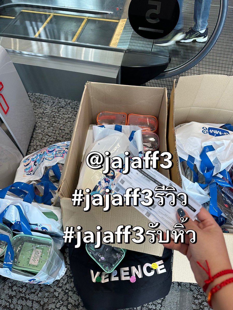 jajaff3's tweet image. อัพเดทรอบหิ้ว #มหกรรมนิยายนานาชาติ2025xGMMTV
รอบ 26/07
ลูกค้าส่งแกรบ นัดรับจากหน้างานเรียบร้อยแล้ว
ส่วนส่งกลับเราแพ็คสินค้า ให้คืนนี้จัดส่งรอบวันพรุ่งนี้ 28/07 เดี๋ยวเรามาแจ้งเลขให้นะคะ อาจจะช้าหน่อยนะคะ เราติดหิ้วหน้างานรอบวันพรุ่งนี้ด้วยค่ะ🙏
.…