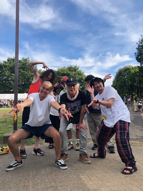 #milliampear(ミリアン) Official/音楽ジャンルはネオソウル/音楽と仕事と家庭 (@milliampear) on Twitter photo フジロックからの牛久かっぱ祭り(茨城)
やっぱりこの光景は格別です。
Limitcrashのライブが見れなかったことだけが残念。
このステージを守ってくれてありがとう。
#フジロック
#LimitCrush
#牛久区役所
#チーム仲間
#牛久かっぱ祭り
#牛久大仏 フジロックからの牛久かっぱ祭り(茨城)
やっぱりこの光景は格別です。
Limitcrashのライブが見れなかったことだけが残念。
このステージを守ってくれてありがとう。
#フジロック
#LimitCrush
#牛久区役所
#チーム仲間
#牛久かっぱ祭り
#牛久大仏