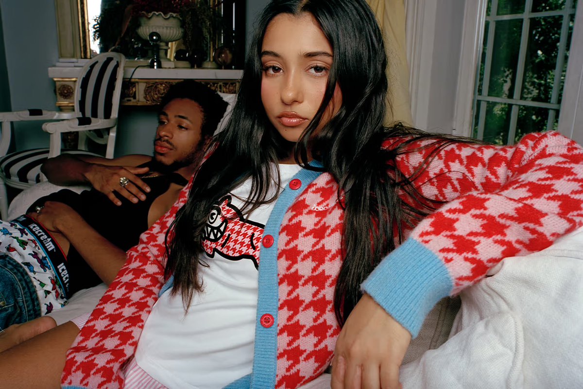 stupidDOPE's tweet image. For the first time since its launch, Pharrell Williams’ skatewear imprint ICECREAM is stepping into womenswear—and it’s not holding back. The brand, known for its graphic-heavy skate apparel and hip-hop…
The post BB Trickz Stars in ICECREAM’s First Women’s… Link in bio!