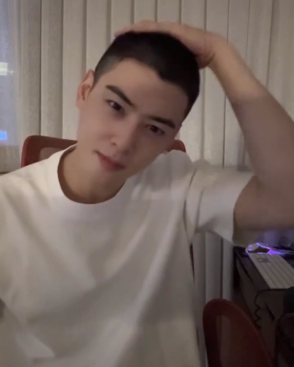 Cha Eunwoo in his new hairstyle for military enlistment, stunning as usual
#CHAEUNWOO