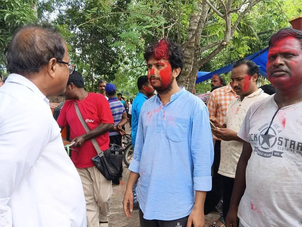 ShyaniBhattach2's tweet image. শত চক্রান্তের জাল ছিন্ন করে পশ্চিম মেদিনীপুরের দাসপুর -২নং ব্লকের চক সুলতান মেহনতী সমবায় সমিতির নির্বাচনে বিপুল জয়লাভ করলো প্রগতিশীল বামপন্থী সমবায় বাঁচাও সমিতি।
নির্বাচনে মোট আসনসংখ্যা ছিল ৪১।
তৃণমূল ৭ টি আসনে প্রার্থী দিতে পারেনি।
ফলাফল - ৪১ এর মধ্যে ৪১ টি তেই জয়ী বামেরা।