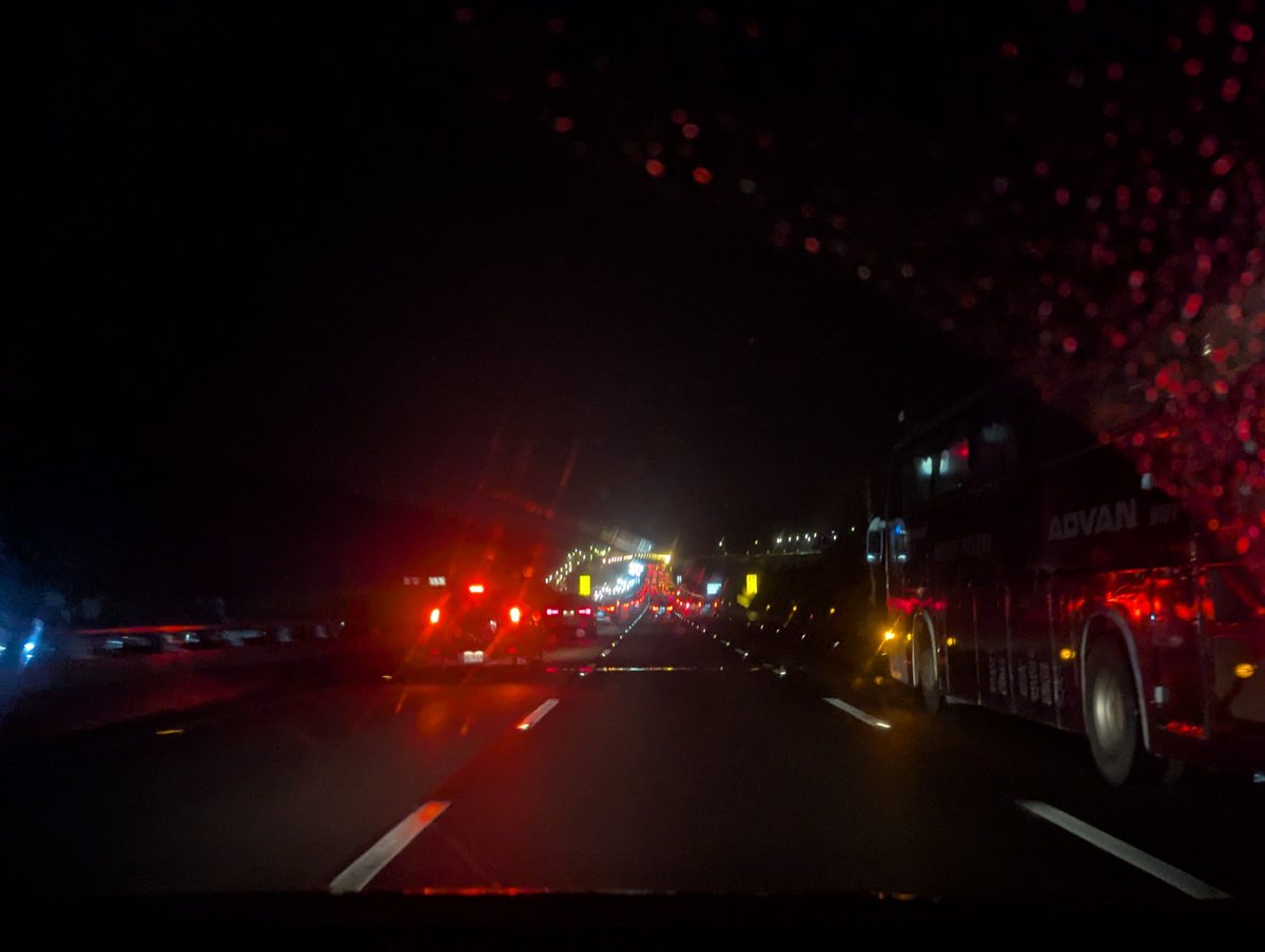 Eisbeil_kemo's tweet image. 実家から戻る途中_(:3」∠)_
車多いし雷もめっちゃ鳴るし