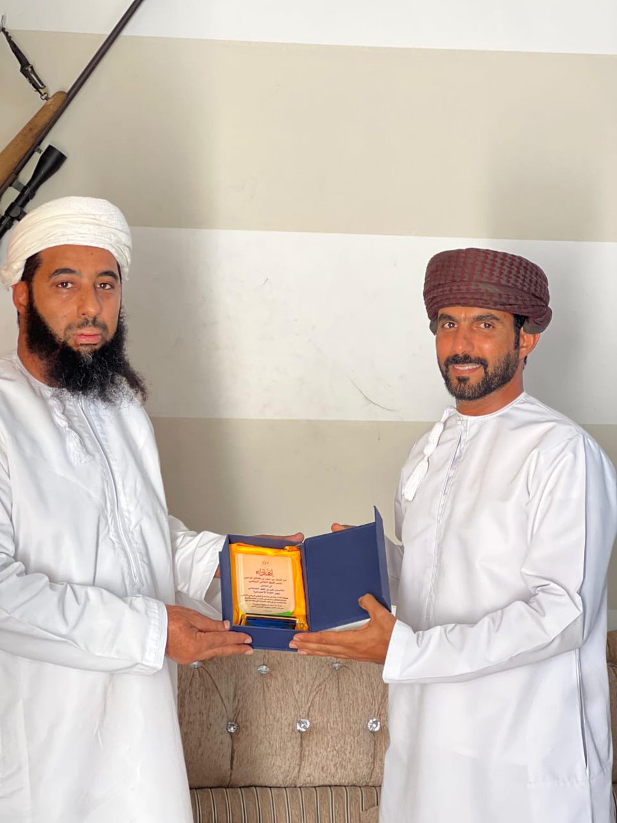 TeamAltai's tweet photo. اختتم رئيس فريق الطائي الرياضي أسعد بن حمد الرحبي فترة رئاسته بتكريم جميع الإداريين، معبرًا عن خالص شكره وتقديرهم لما بذلوه من جهد وعطاء خلال مسيرتهم مع الفريق. وقد تخلل اللقاء وجبة غداء، داعيًا المولى عز وجل أن يديم عليهم الصحة والعافية، وأن يكلل جهودهم بمزيد من التوفيق والنجاح. https://t.co/Ci6AB7VCiN