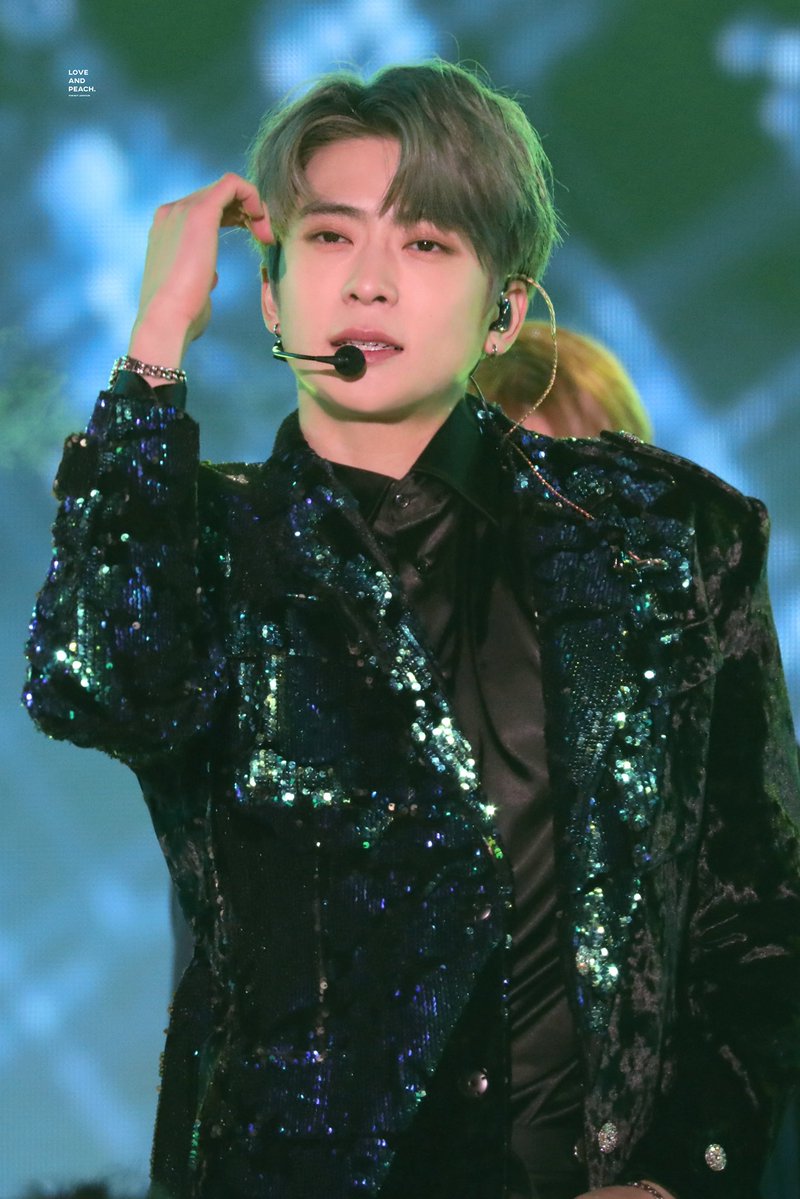 mykittyyuno's tweet image. 누가봐도 아이돌 옷 입은 재현이가 보고싶음