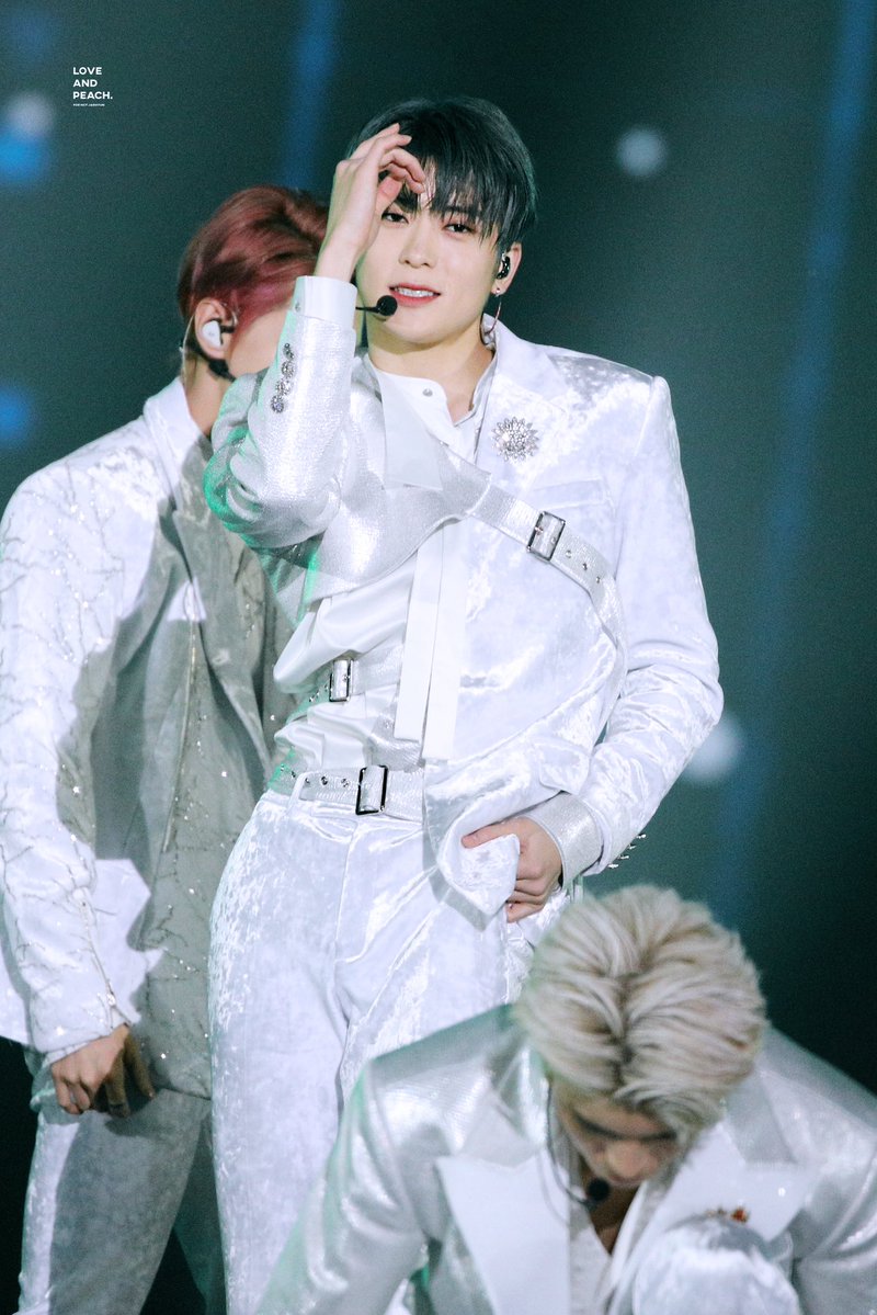 mykittyyuno's tweet image. 누가봐도 아이돌 옷 입은 재현이가 보고싶음