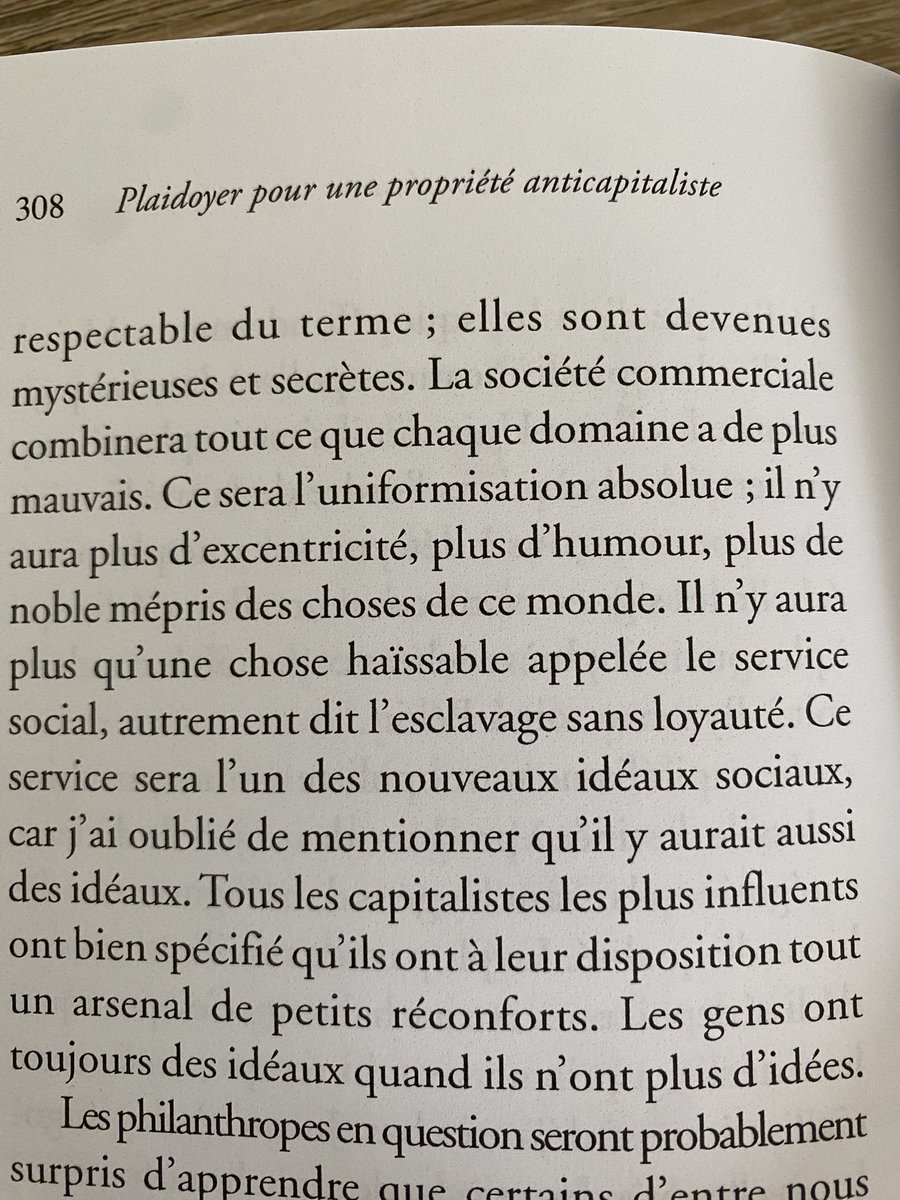 Rnitot's tweet image. Chesterton sur notre système économique, qui nous donne le pire du service public et le pire de l’entreprise privée.
Puis cette phrase : « Les gens ont toujours des idéaux quand ils n’ont plus d’idées » 👌