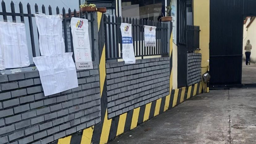 lorebornacelly's tweet image. En San Cristóbal los centros electorales abrieron entre 6:00 y 6:30 de la mañana sin novedad. #Tachira
