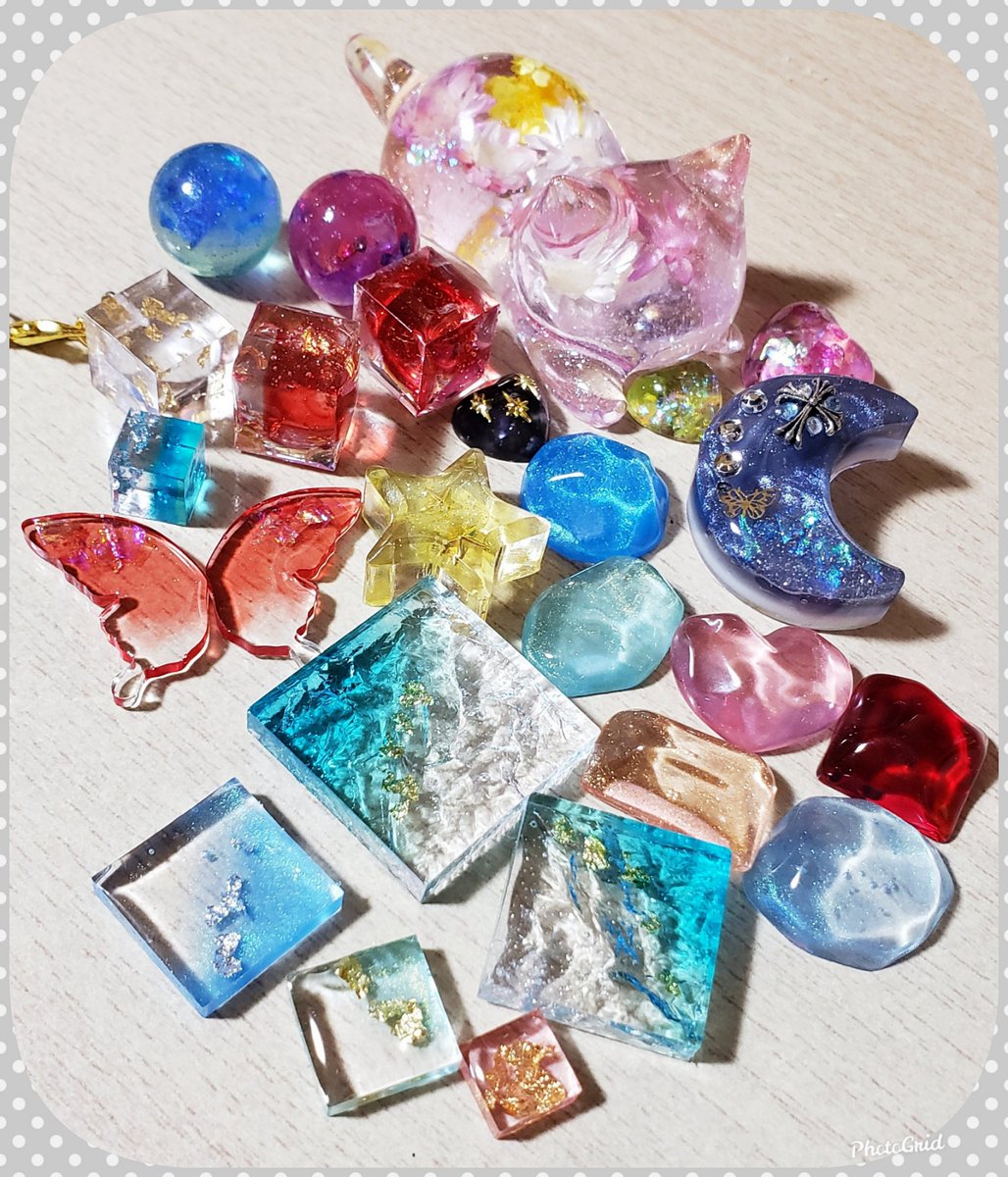 「どんどん増えていくレジンたち。。 何回か練習したのでやっと最初に作りたいと思った」|セイロン。◆◆のイラスト