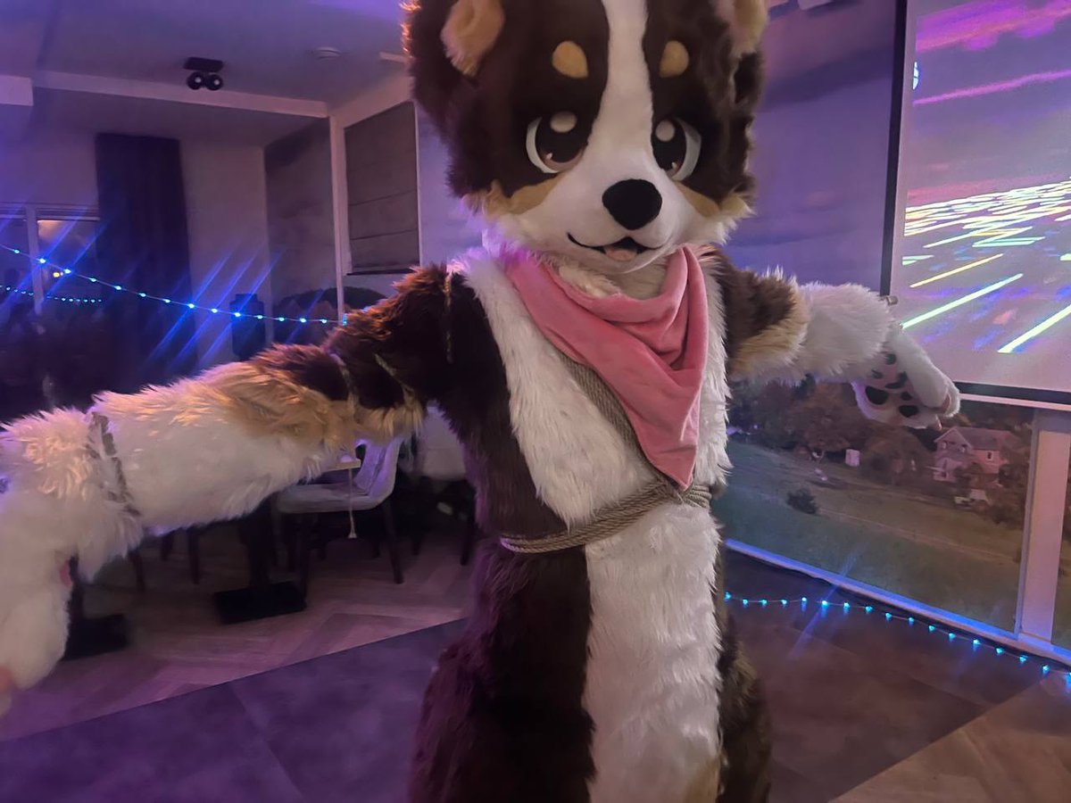 KindridFox's tweet image. I ate all the nuggies and got punished 😭
(Learned nothing and will do it again)