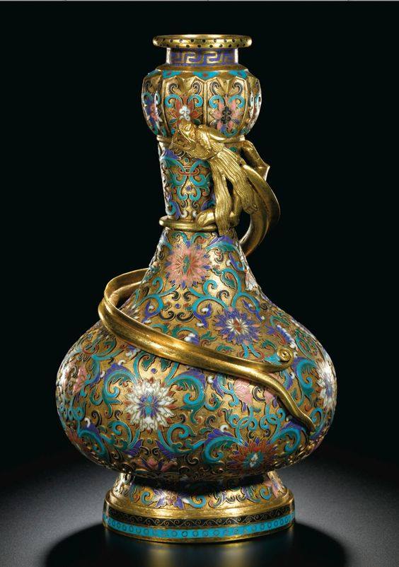 AraceliRego's tweet image. Champleve enamel garlic-head 'Dragon' Vase Qing Dynasty, 18th century