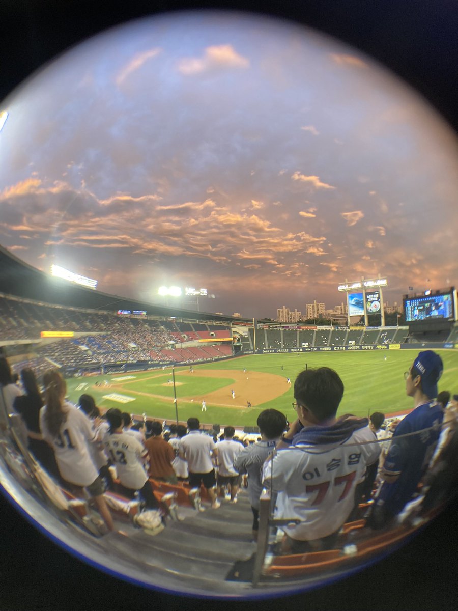 orezzol's tweet image. 다음주 야구장 워터밤 간다 
딱 기다려 ㅋㅋ