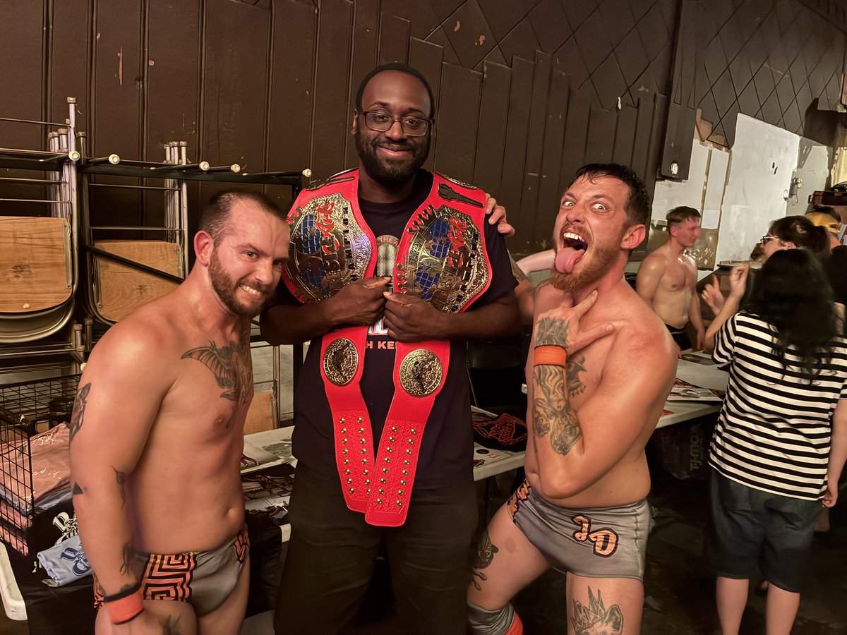 KennyisChillin's tweet image. I was the first to buy the new mat daddies shirt so of course I had to get an pic with the current @WrestleArtsIndy tag team champs
@submitordye @SagePhilips7