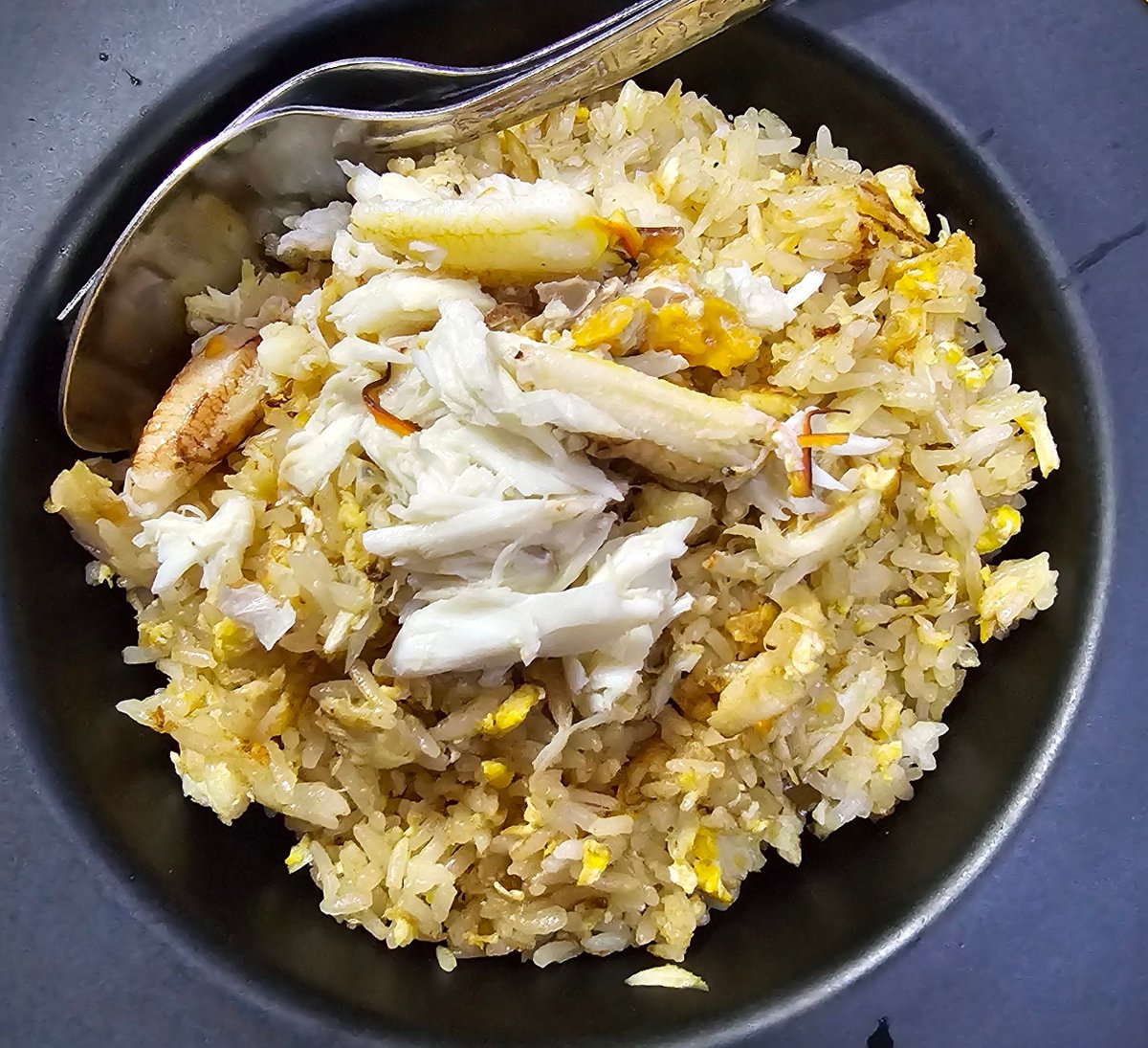 AbAblazy's tweet image. พี่ตะวันกับน้องไอร่าสร้างเรื่องมาก มีคนอยากกินข้าวผัดไข่ใส่ปูด้วย 🤔
#เพียงเธอ  #OnlyYouTheSeries