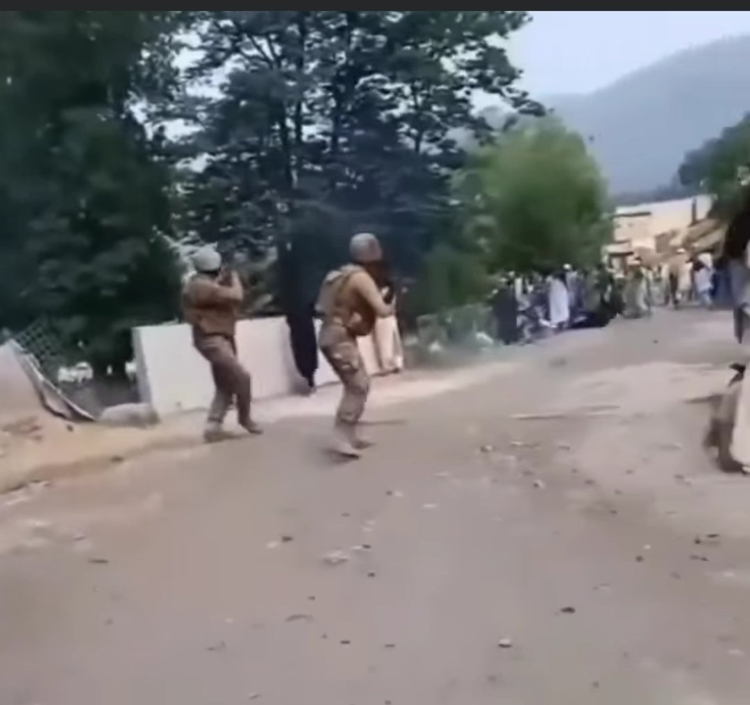 GhaffarBug46815's tweet image. عوام اور ریاست 

#گولی_کیوں_چلائی
#tirah