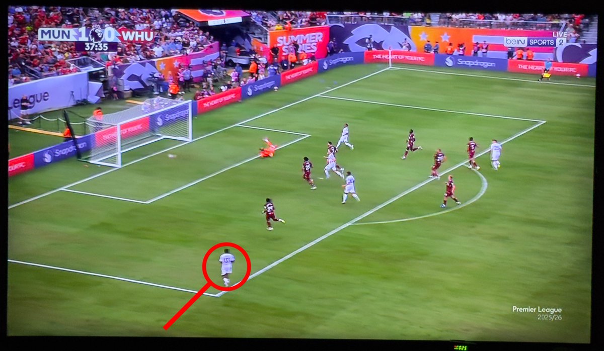 FPL__Arena's tweet image. 💬— هكذا كان التمركز الهجومي لـظهير مانشستر يونايتد (دورجو 4.5m£) صباح اليوم ضد وست هام !
- نُلاحظ بأن أدوار دورجو الهجومية زادت بشكل كبير وأن اللاعب يلعب دور الجناح كأداة مهمة للمساهمات الهجومية، مع نزول كونيا للإستلام وخلق الفُرص يُصبح دورجو وحيدًا في الثلث الأخير 👀!
#FPL